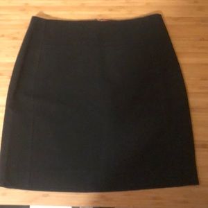 Ann Taylor Loft Black Pencil Skirt. Size: 0P